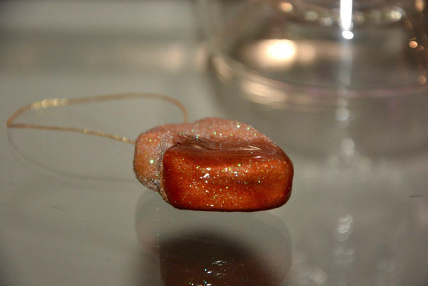 CERAMIC CHICKEN NUGGET W/ SWEET N’ SOUR SAUCE ORNAMENT.