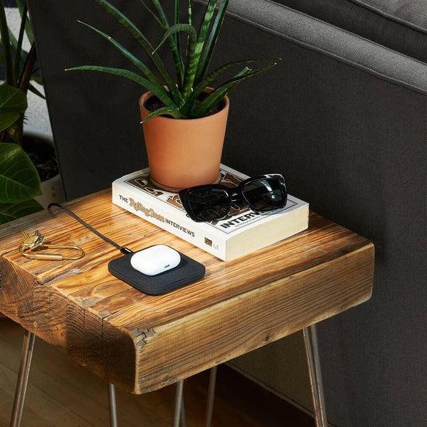 Courant Linen Wireless Charger in Charcoal, CATCH:1.