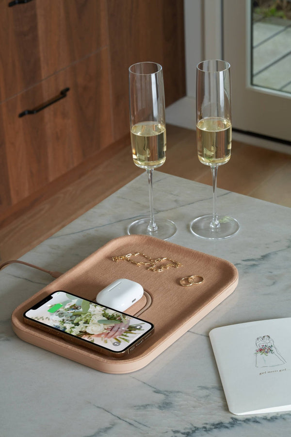 Courant MAG:3 Essentials Linen Wireless Dual Charge Magnetic Tray in Camel.