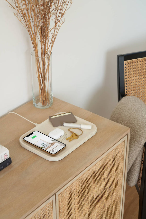 Courant MAG:3 - Essentials Linen Wireless Dual Magnetic Charge Tray in Natural