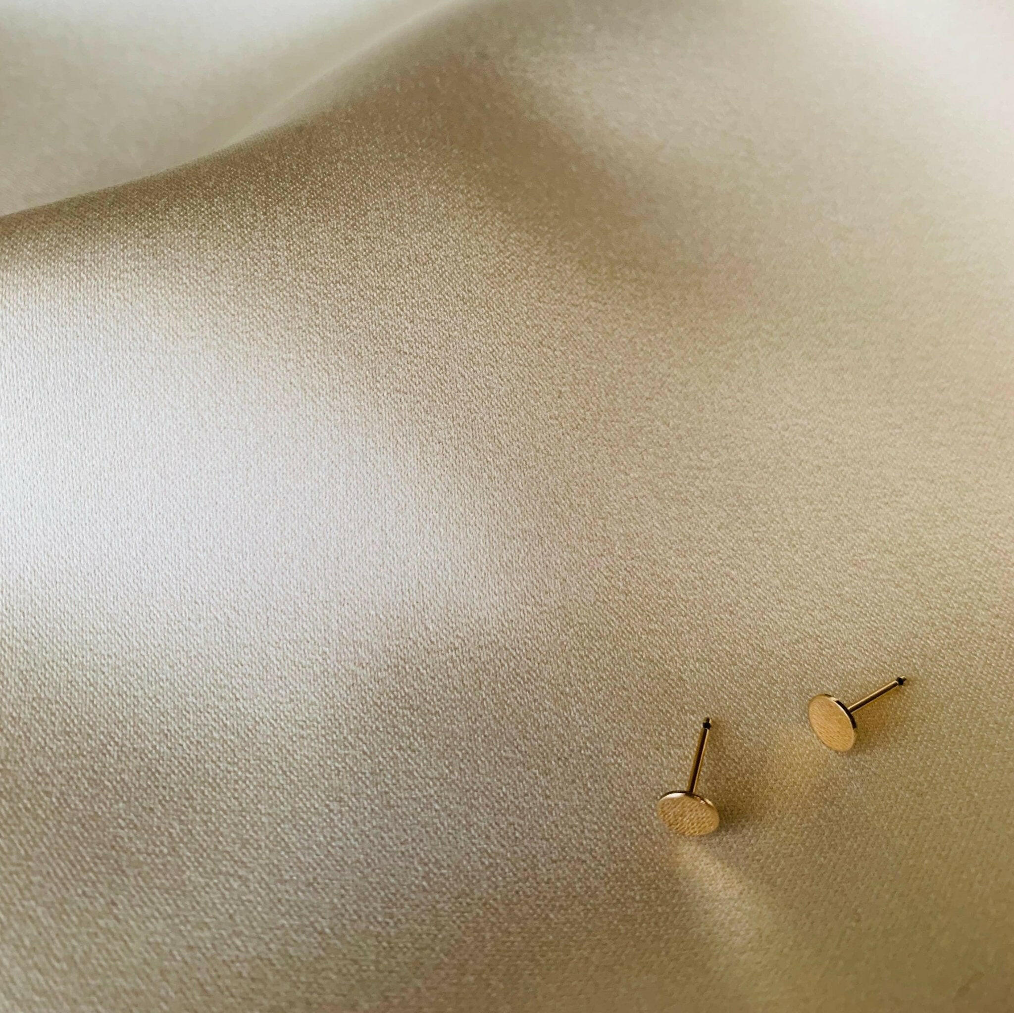Effortless Elegance: Handcrafted Disc Earrings by Points Jewelry.