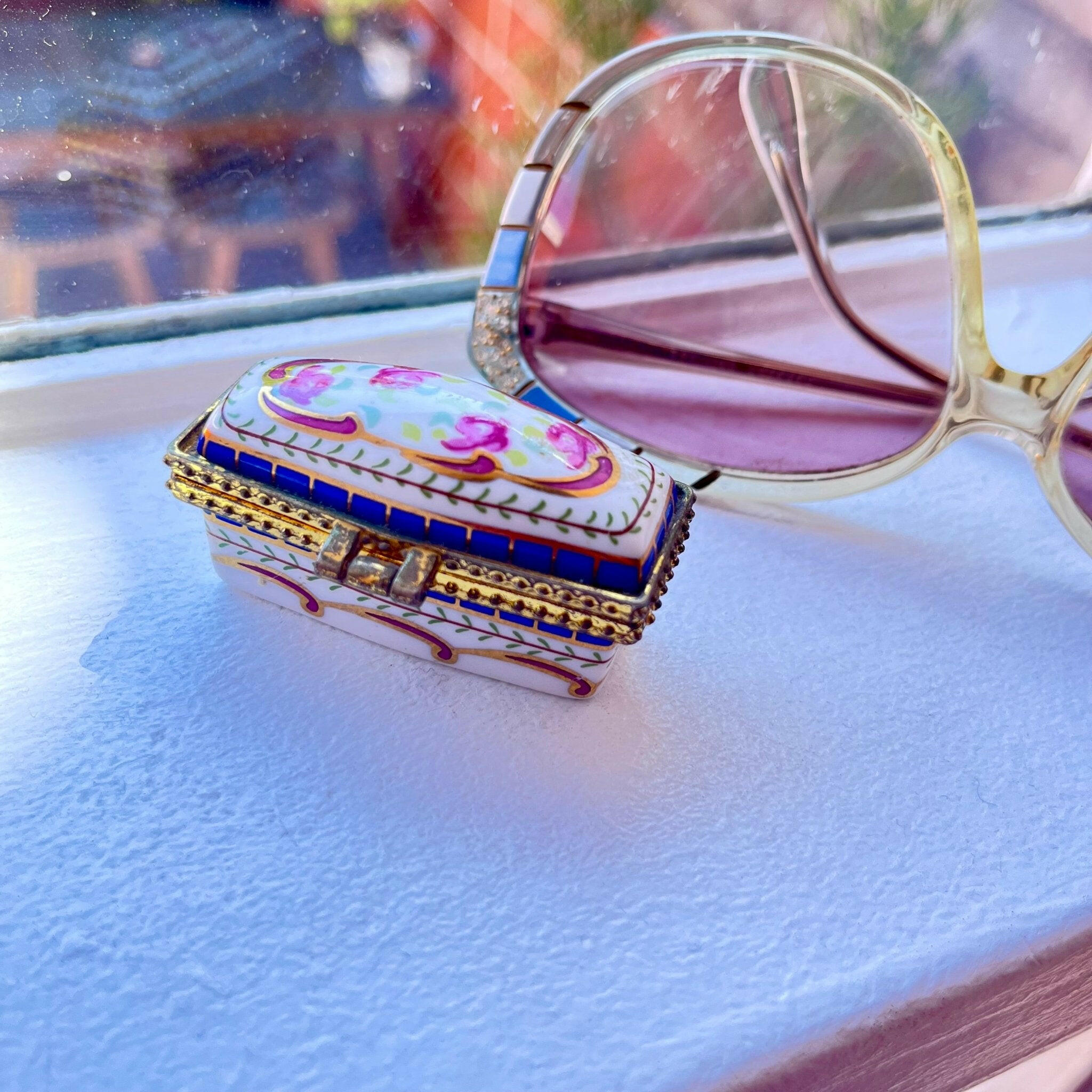 Enchanté! Vintage Limoges-Inspired Porcelain Trinket Box.