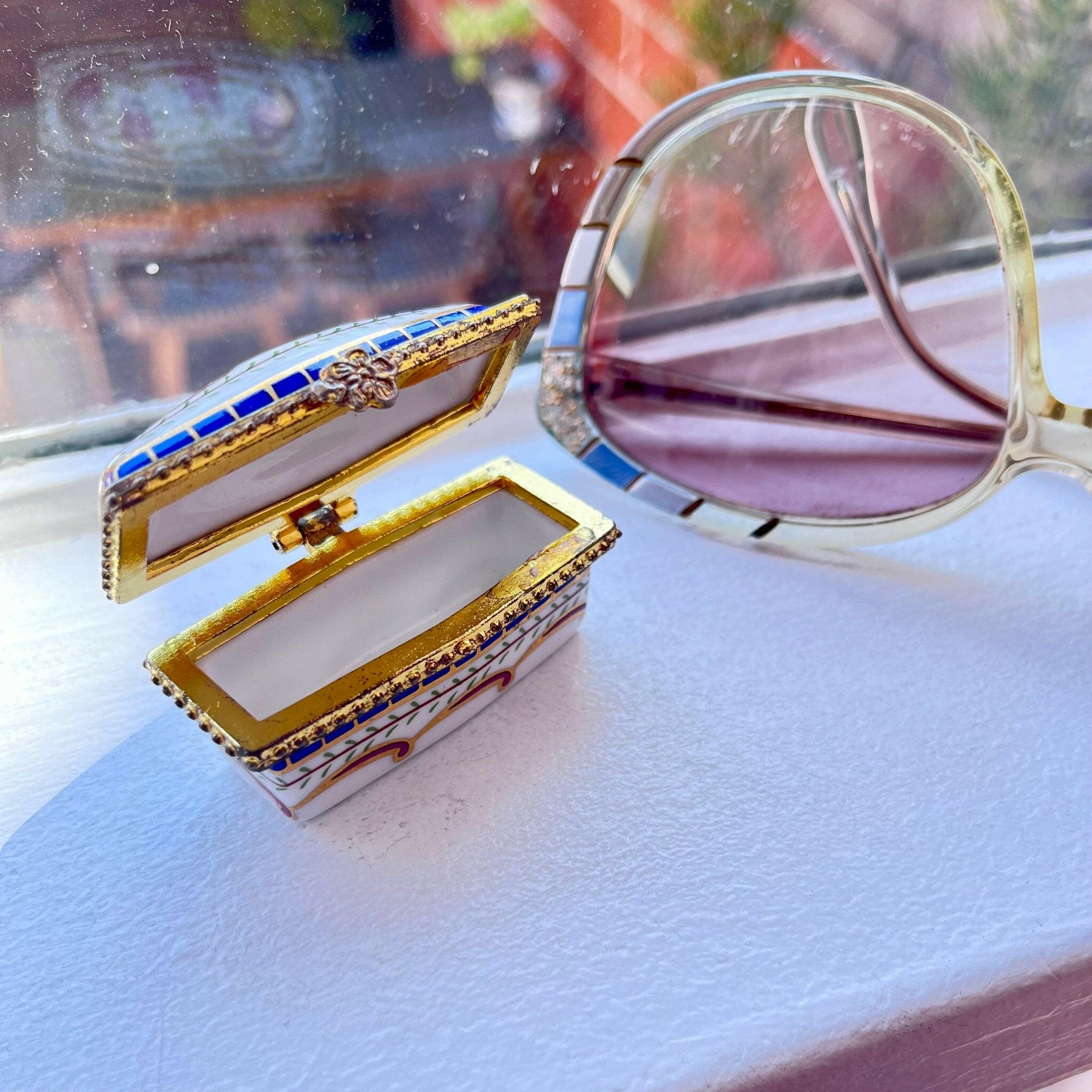 Enchanté! Vintage Limoges-Inspired Porcelain Trinket Box.