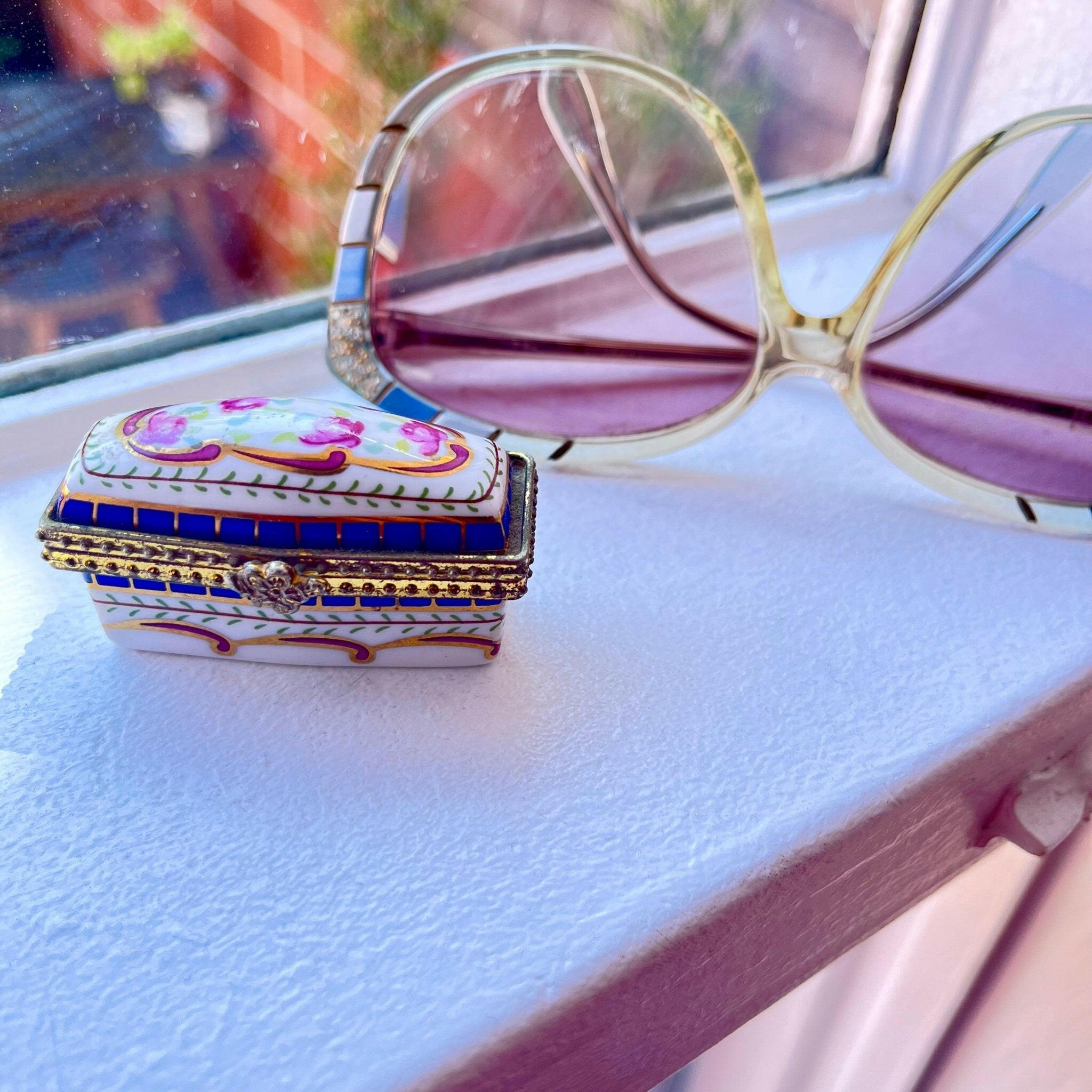 Enchanté! Vintage Limoges-Inspired Porcelain Trinket Box.