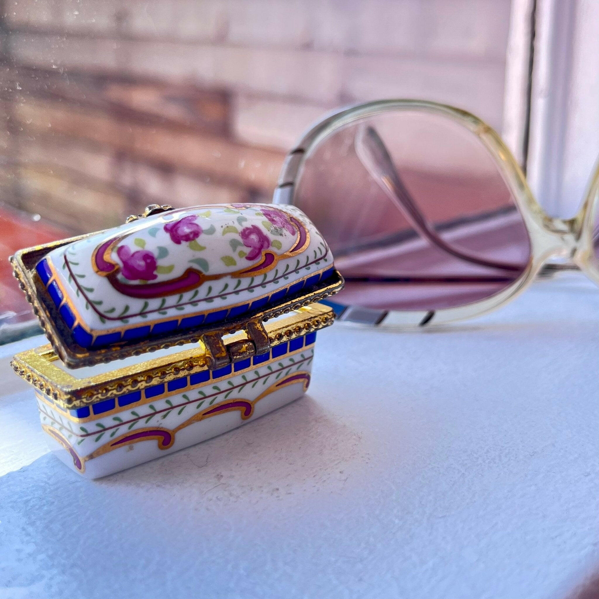 Enchanté! Vintage Limoges-Inspired Porcelain Trinket Box.