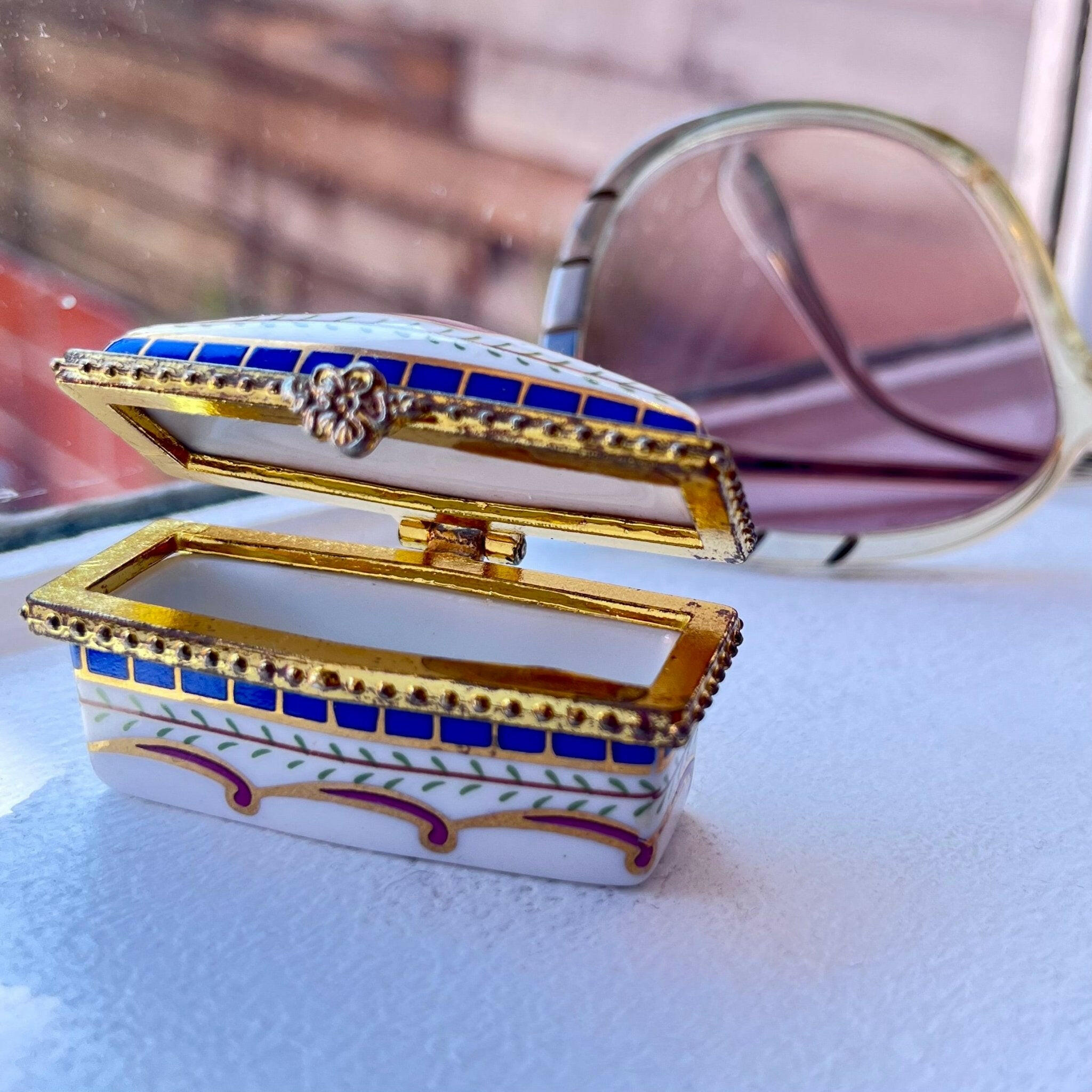 Enchanté! Vintage Limoges-Inspired Porcelain Trinket Box.