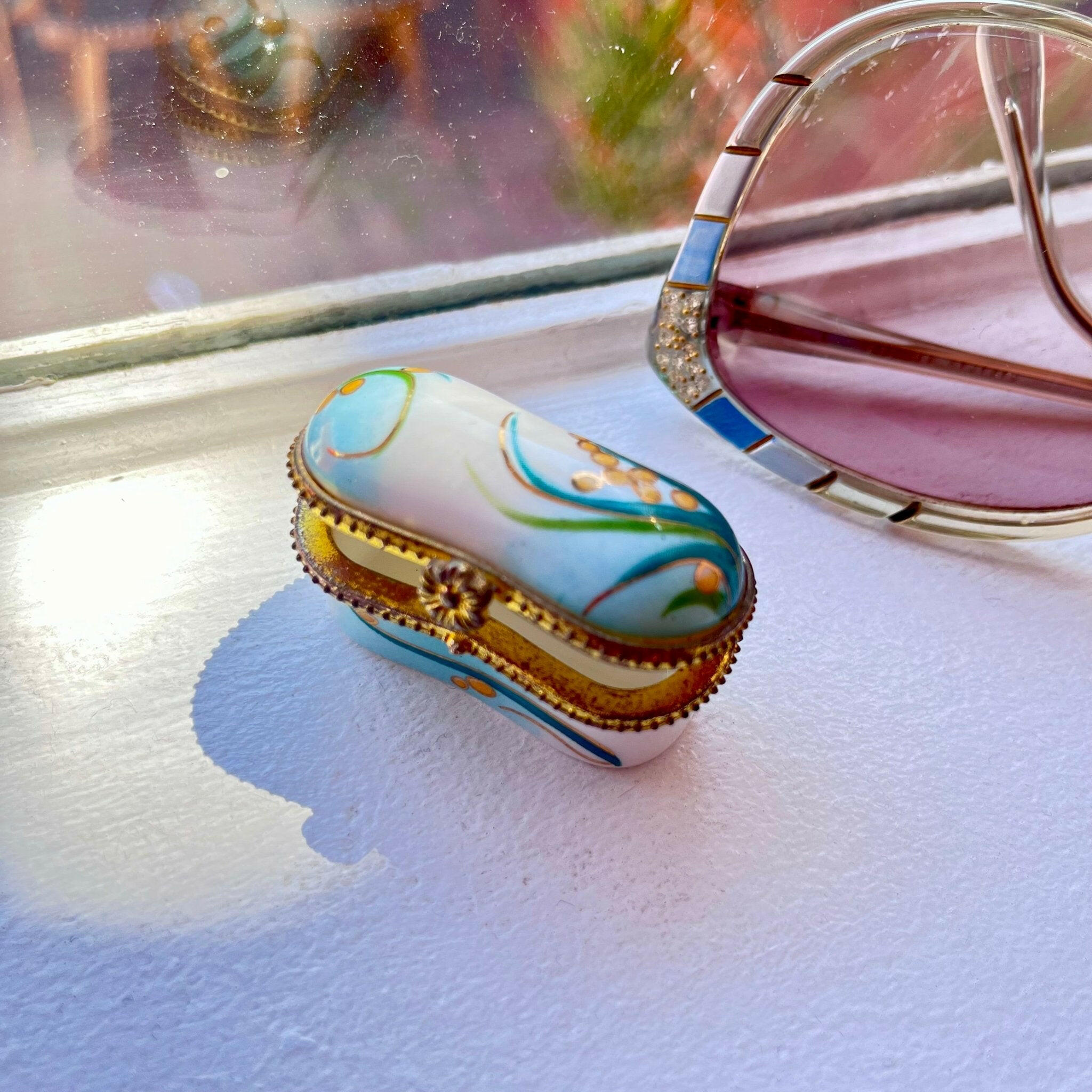 Extra Small Vintage Porcelain Trinket Box.