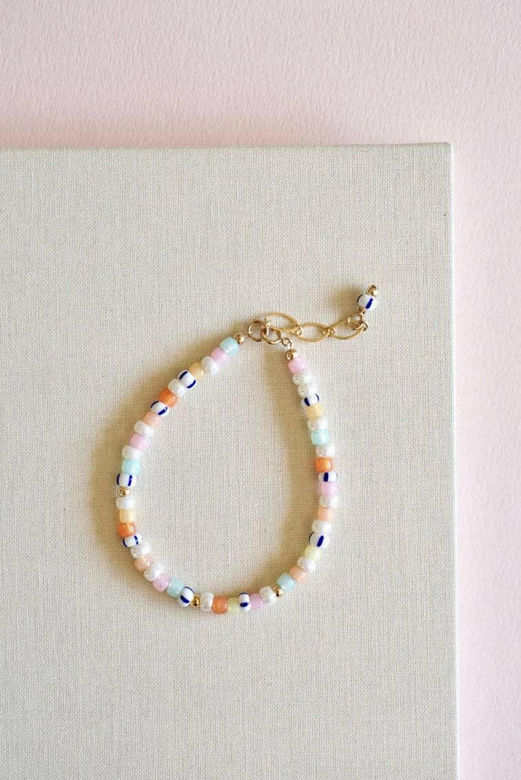 Vintage glass and pearl bracelet.