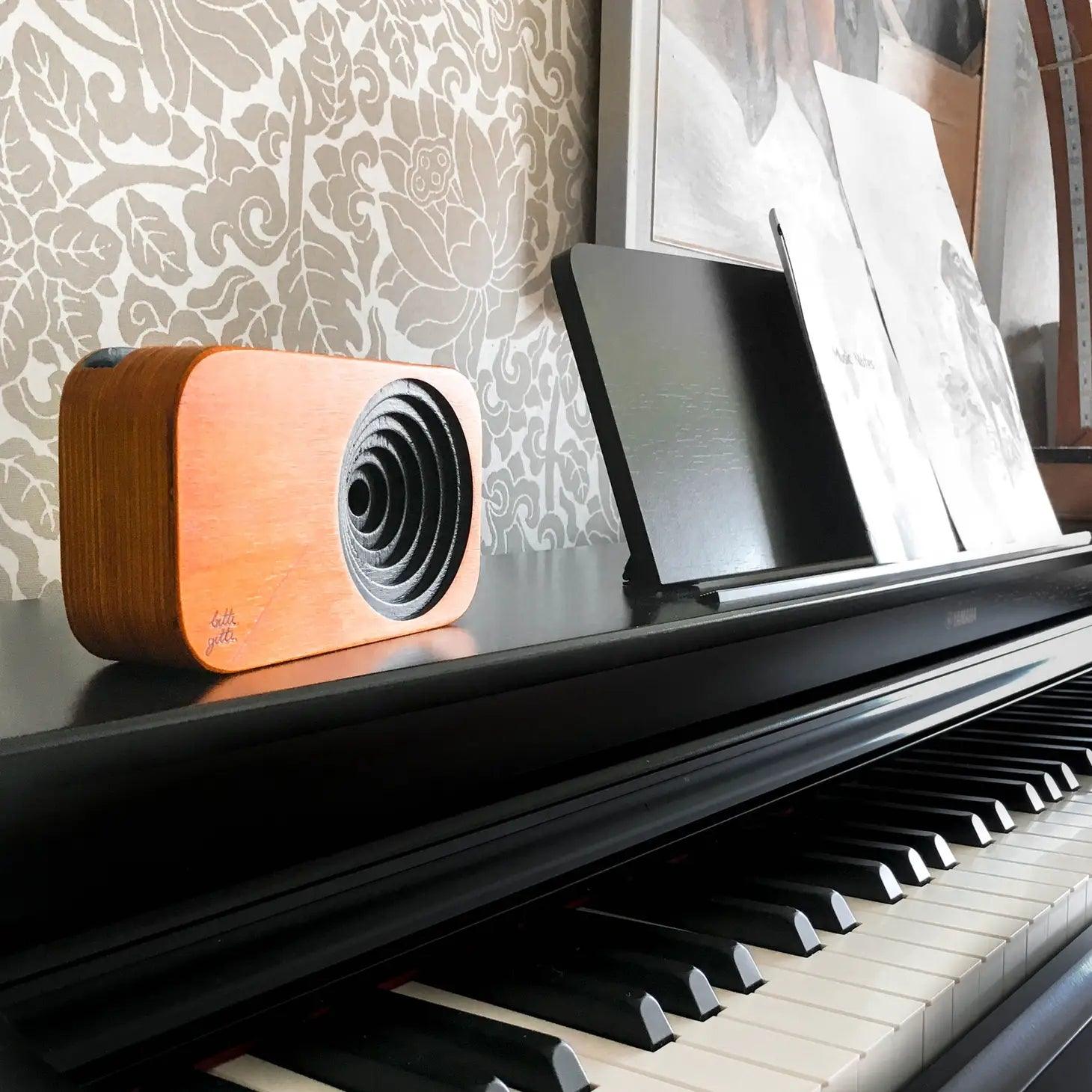 Wooden Smartphone Sound System by Bitti Gitti Design Workshop.