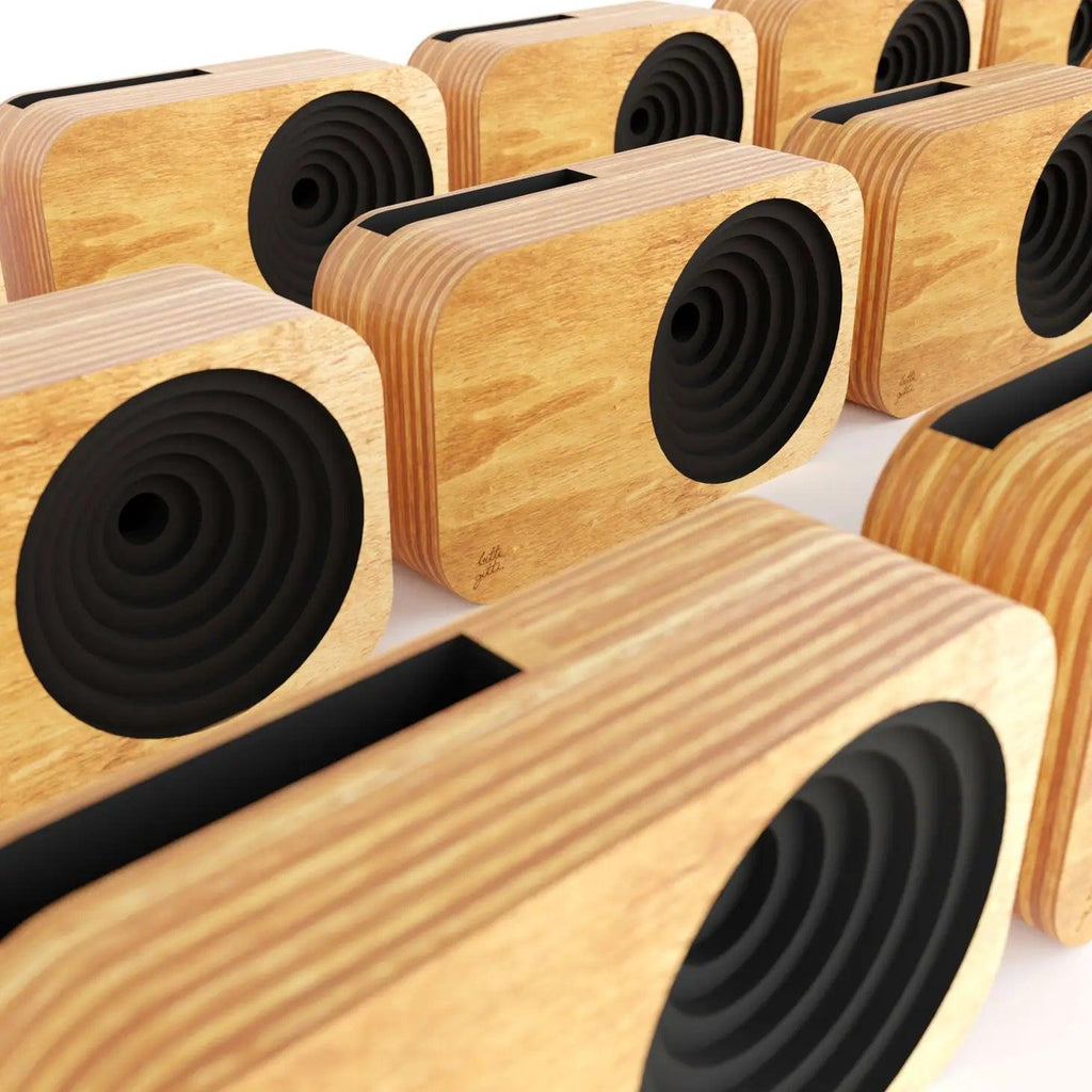 Wooden Smartphone Sound System by Bitti Gitti Design Workshop.