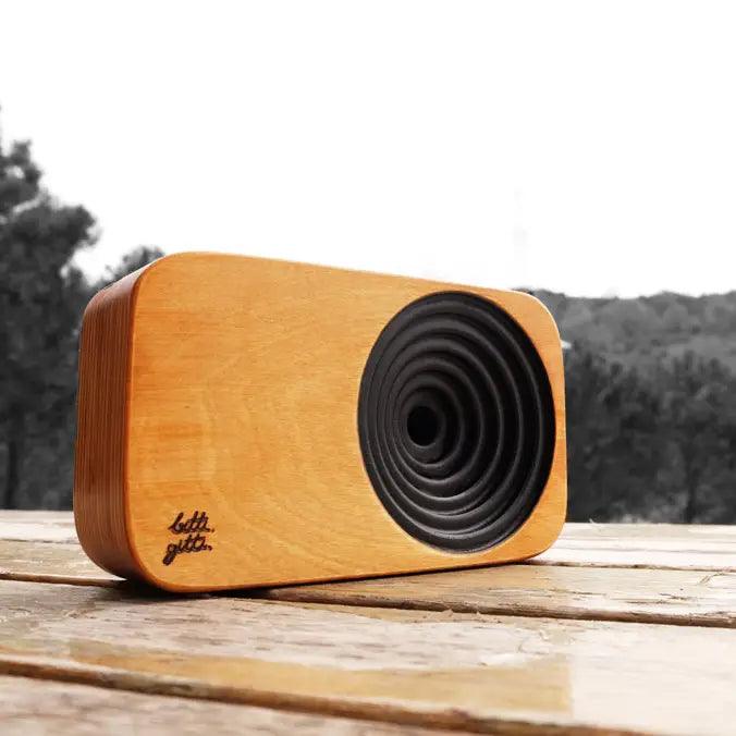 Wooden Smartphone Sound System by Bitti Gitti Design Workshop.