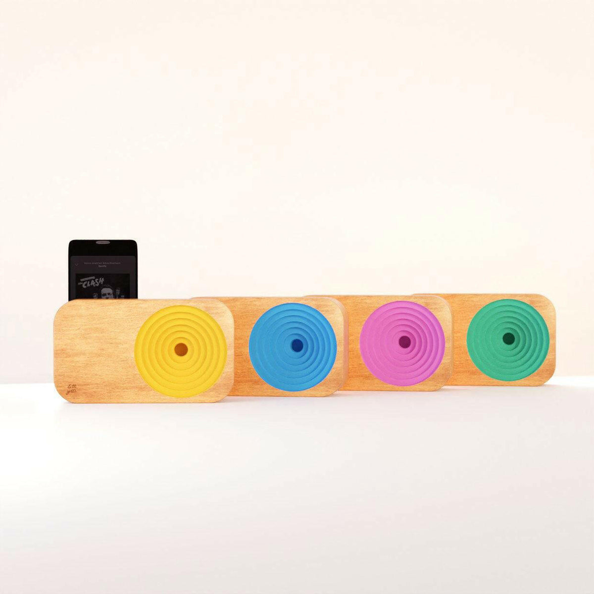 Wooden Smartphone Sound System by Bitti Gitti Design Workshop.