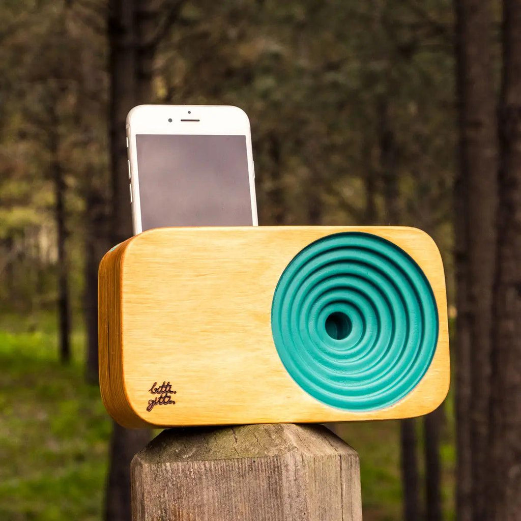 Wooden Smartphone Sound System by Bitti Gitti Design Workshop.