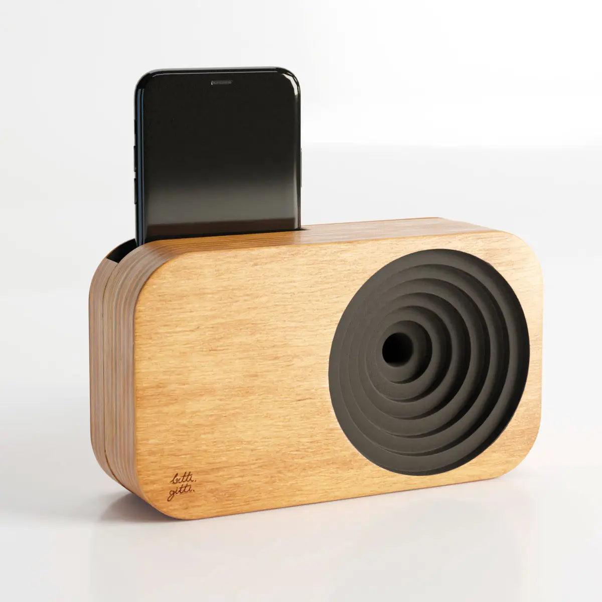Wooden Smartphone Sound System by Bitti Gitti Design Workshop.