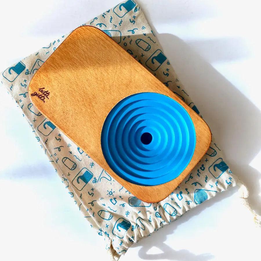 Wooden Smartphone Sound System by Bitti Gitti Design Workshop.