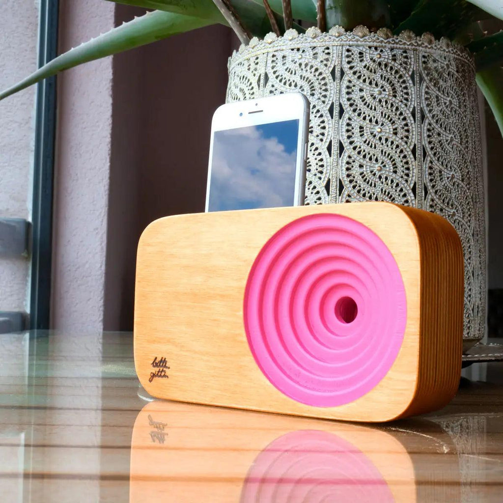Wooden Smartphone Sound System by Bitti Gitti Design Workshop.
